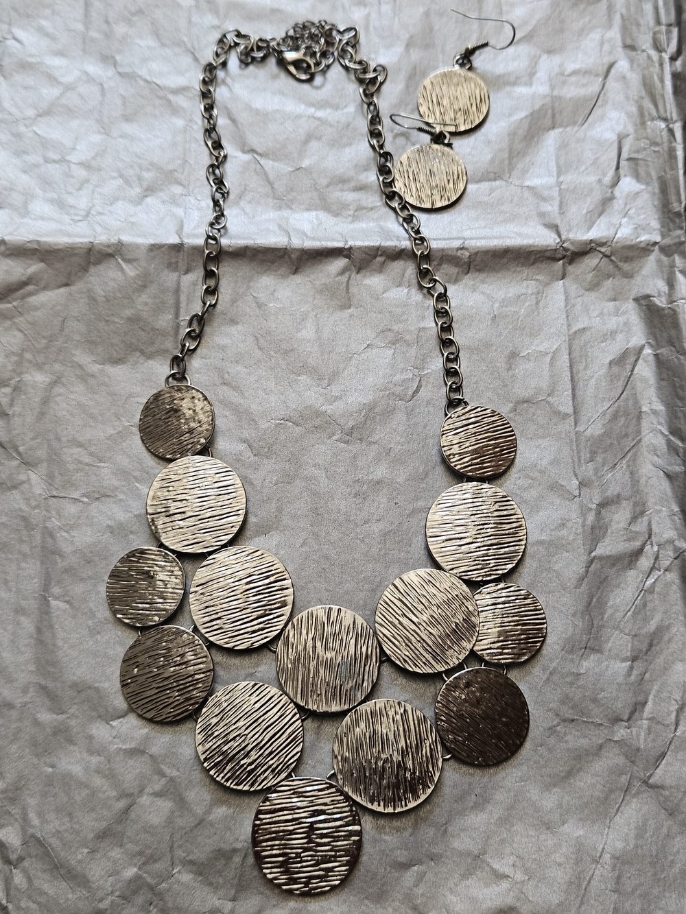 Silver-Tone Textured Disc Necklace and Earrings Set - Unbranded
